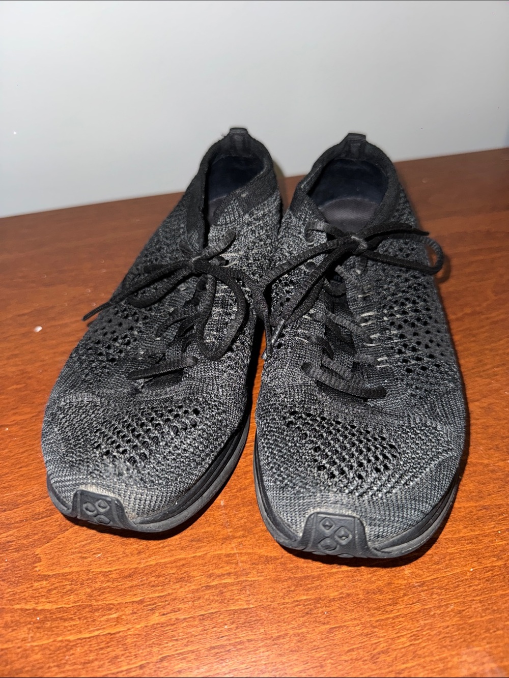 Nike Men's Black Knit Lace-Up Casual Sneakers